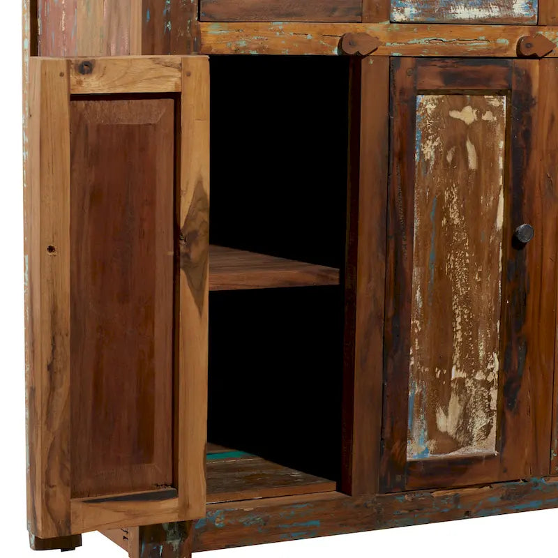 Armoire artisanale en bois brun