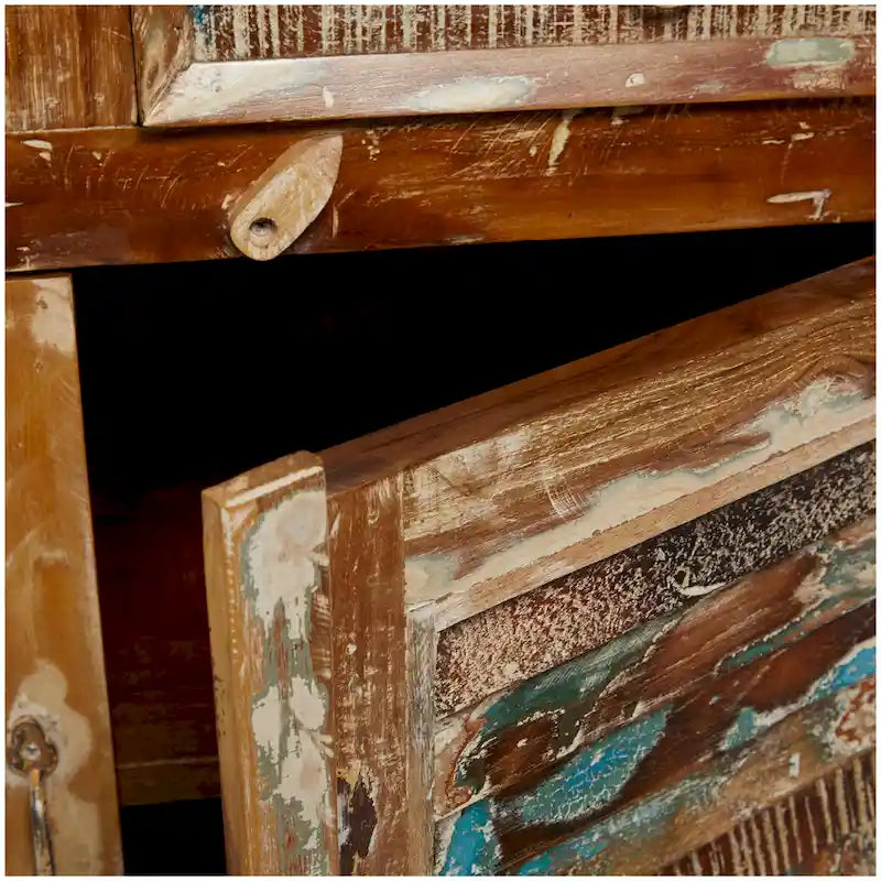 Armoire artisanale en bois brun