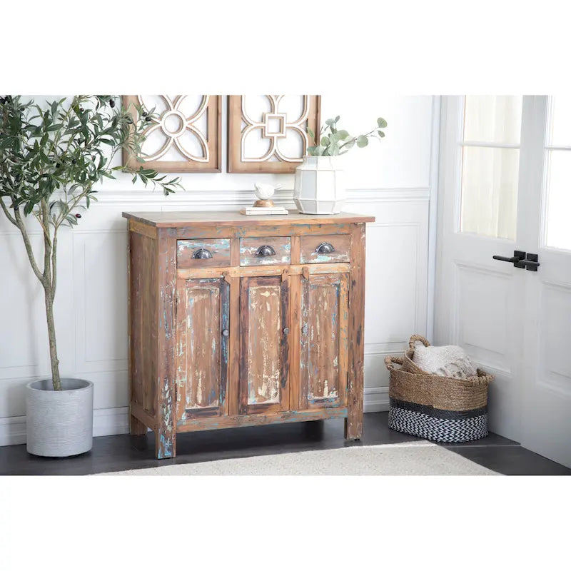 Armoire artisanale en bois brun