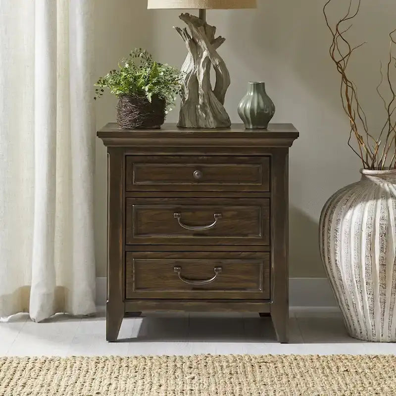 Lit à panneaux marron selle, commode et miroir, et table de chevet